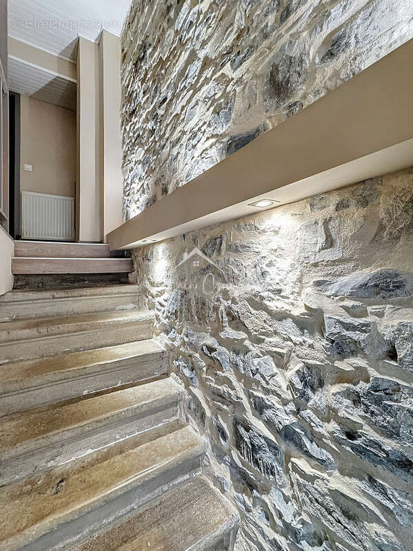 Maison à SAINT-GEORGES-DE-LUZENCON