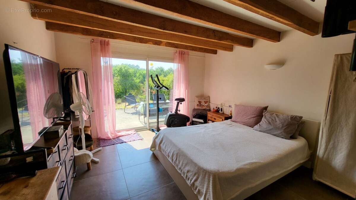 24140 Eyraud Crempse Maurens Maison ancienne en pierres  et petite grange sur parcelle de 3093 m² - photo 13