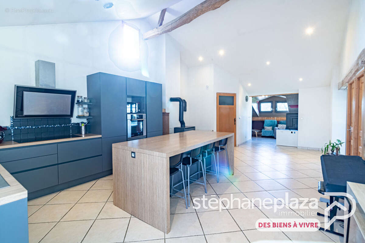 Maison à LESCHEROUX