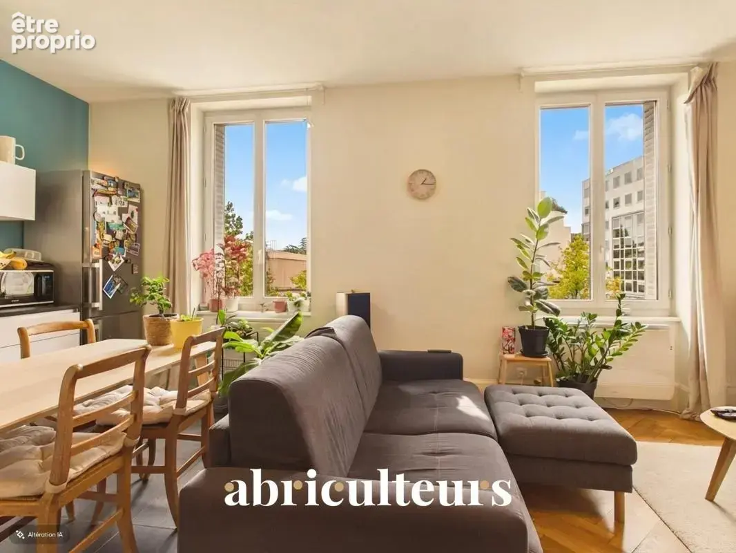 Appartement traversant lumineux en vente à Monplaisir - photo 2