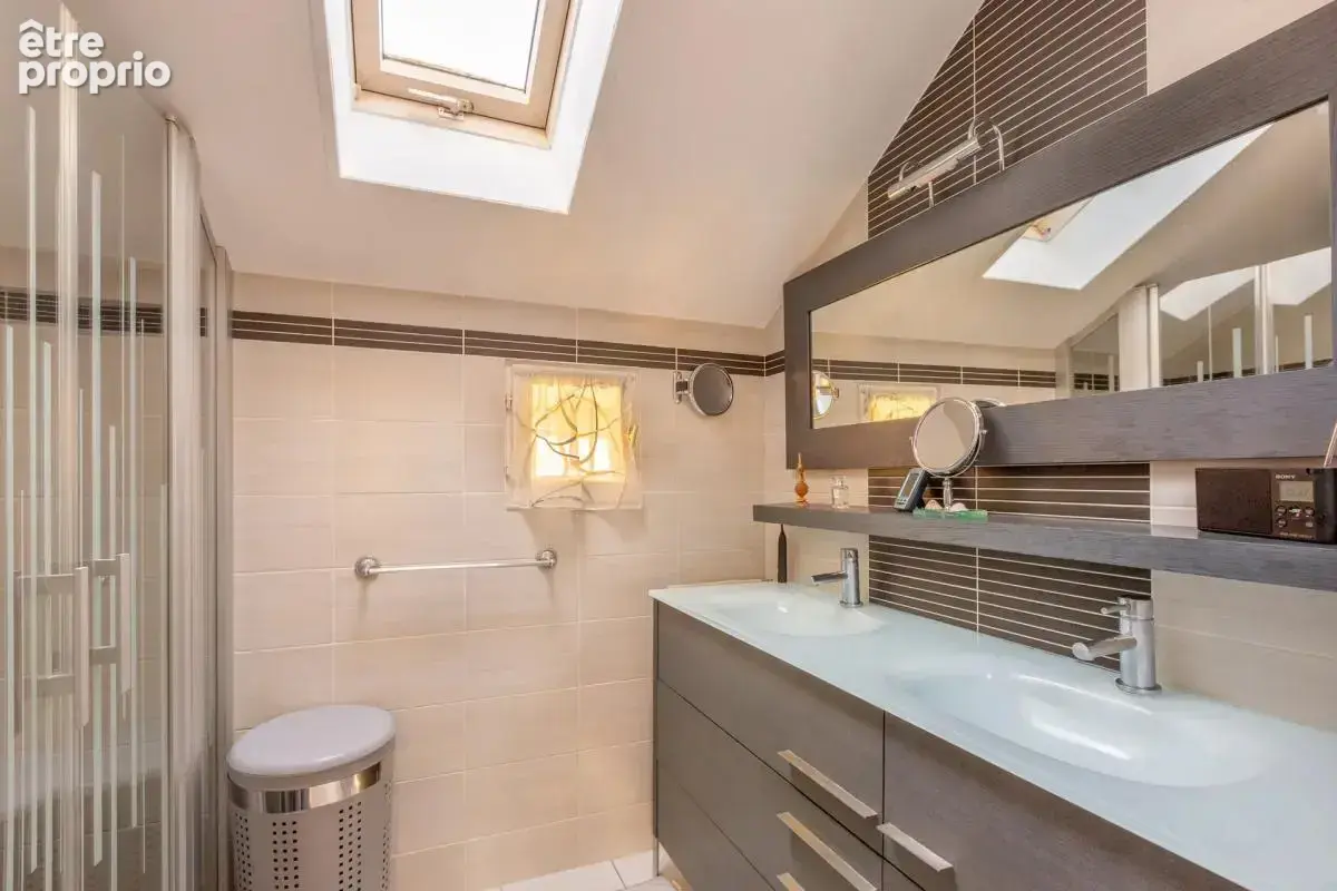 Maison de 8 pièces de 178 m² à La Tour-de-Salvagny - photo 16