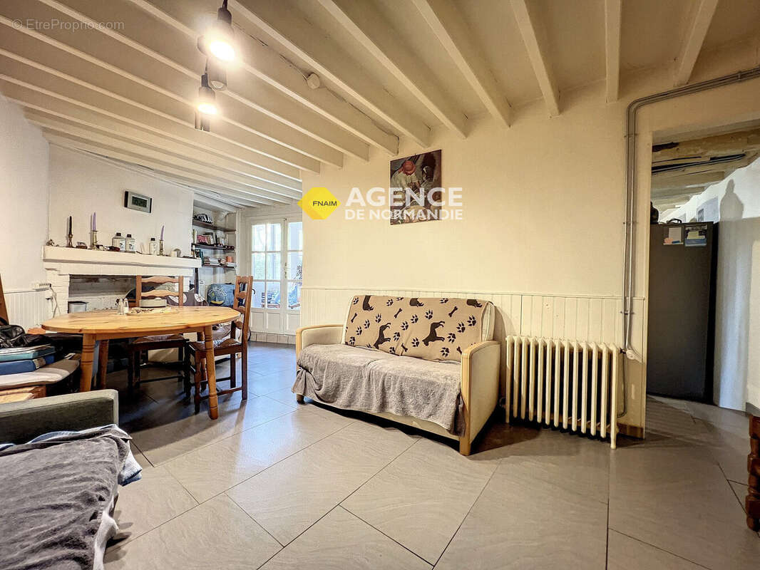 Maison à MONTREUIL-L'ARGILLE