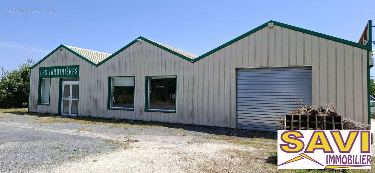 Commerce à FERRIERES-EN-GATINAIS