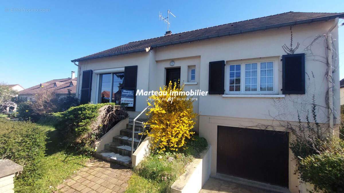 Maison à YVRE-L'EVEQUE