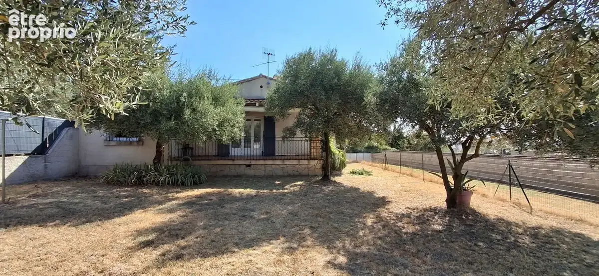 Montfrin Villa garage et terrain - photo 15