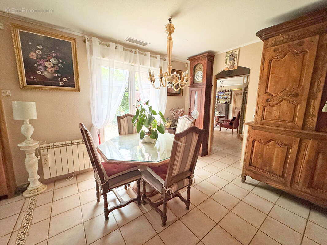 THUIR : Maison  5 pièces 116 m² PLAIN PIED -TERRAIN DE 851 m² à deux pas du centre Ville ! - photo 13