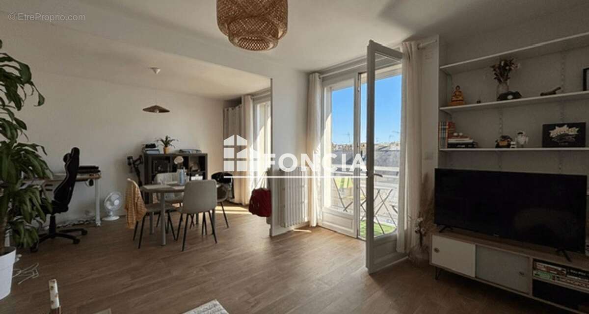 Bord de mer - Hôtel de ville - Appartement T2 vue mer - photo 2
