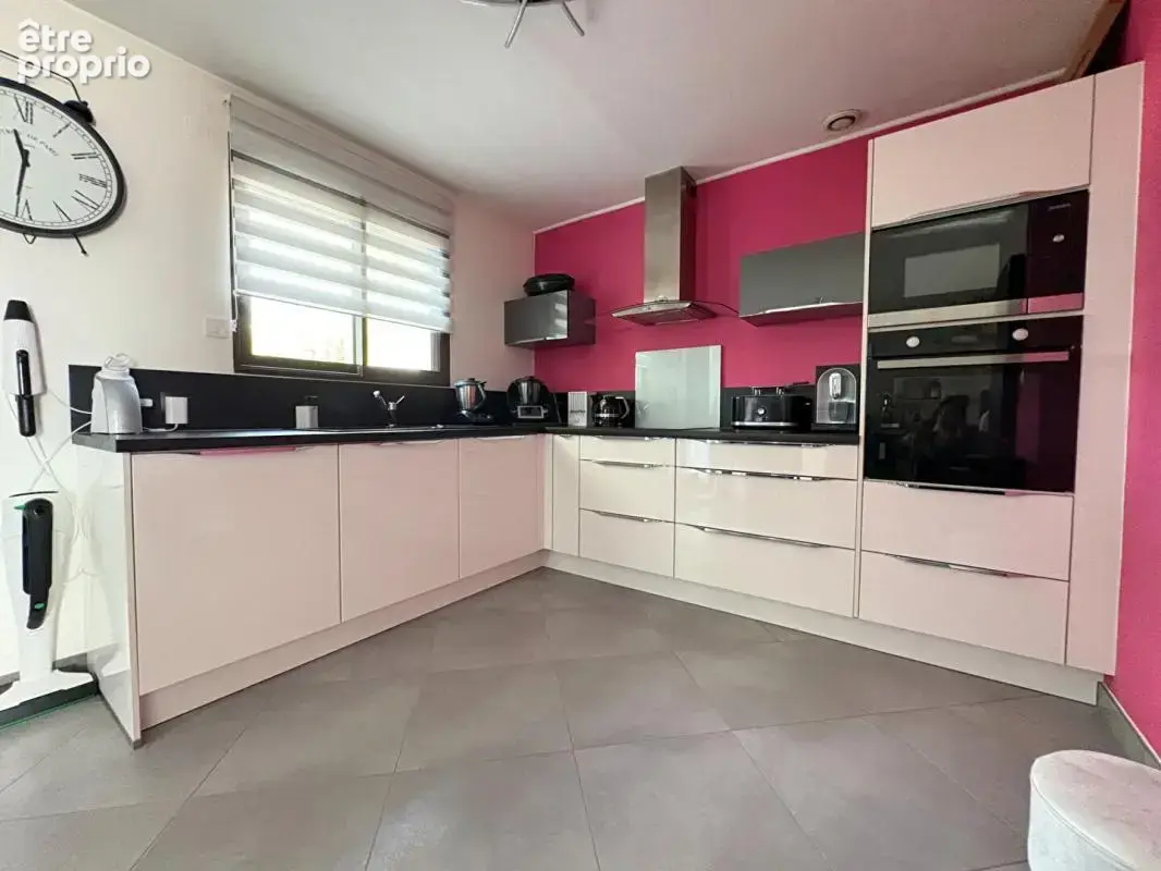 Maison familiale ,idéalement située en parfait état - photo 3