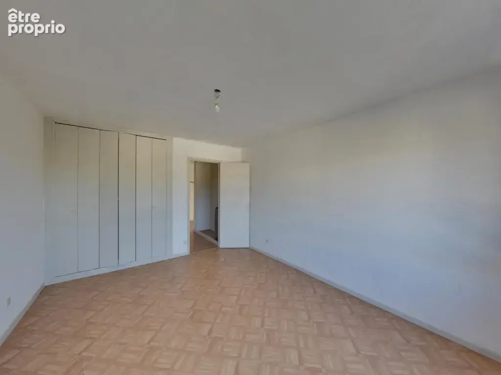 LYON 4 - Secteur Clos Jouve - T3 de 77m² à rénover - photo 5
