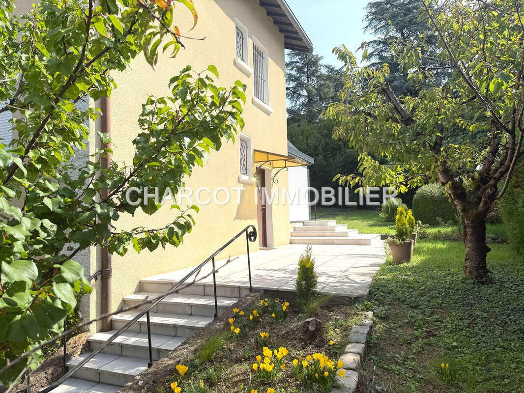 Maison à SAINTE-FOY-LES-LYON