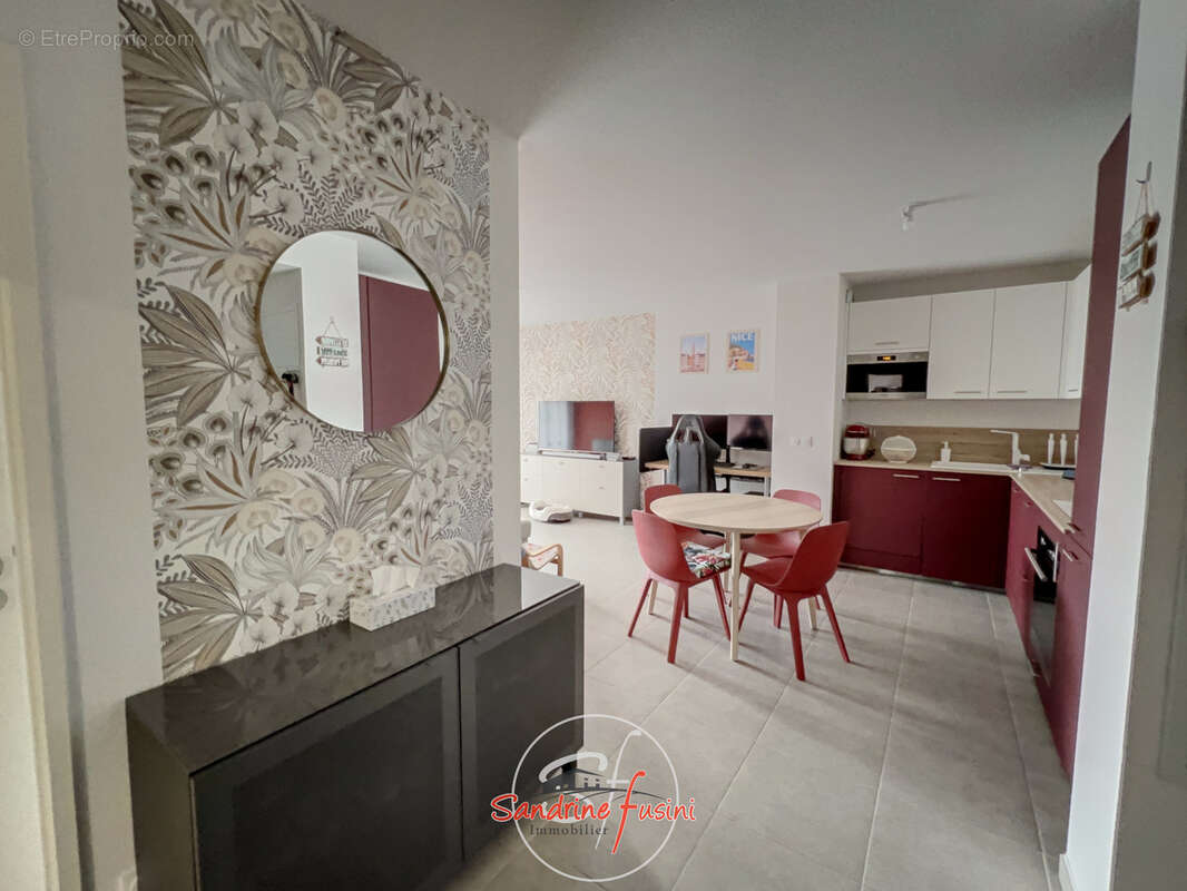 Appartement à CARROS