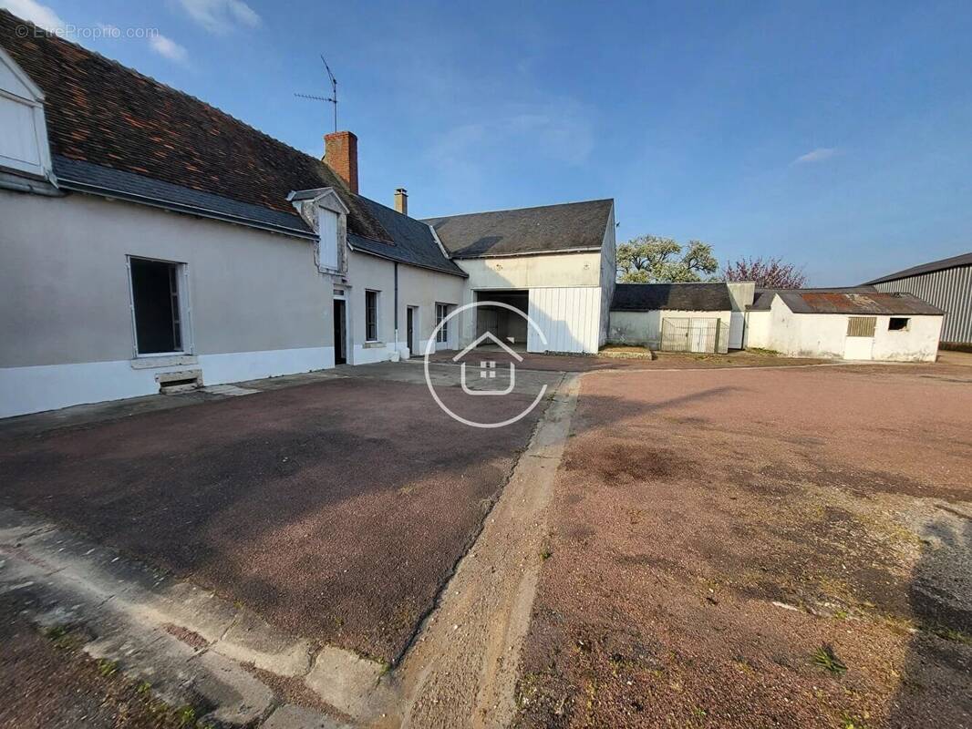 Maison à LA CHAPELLE-VENDOMOISE