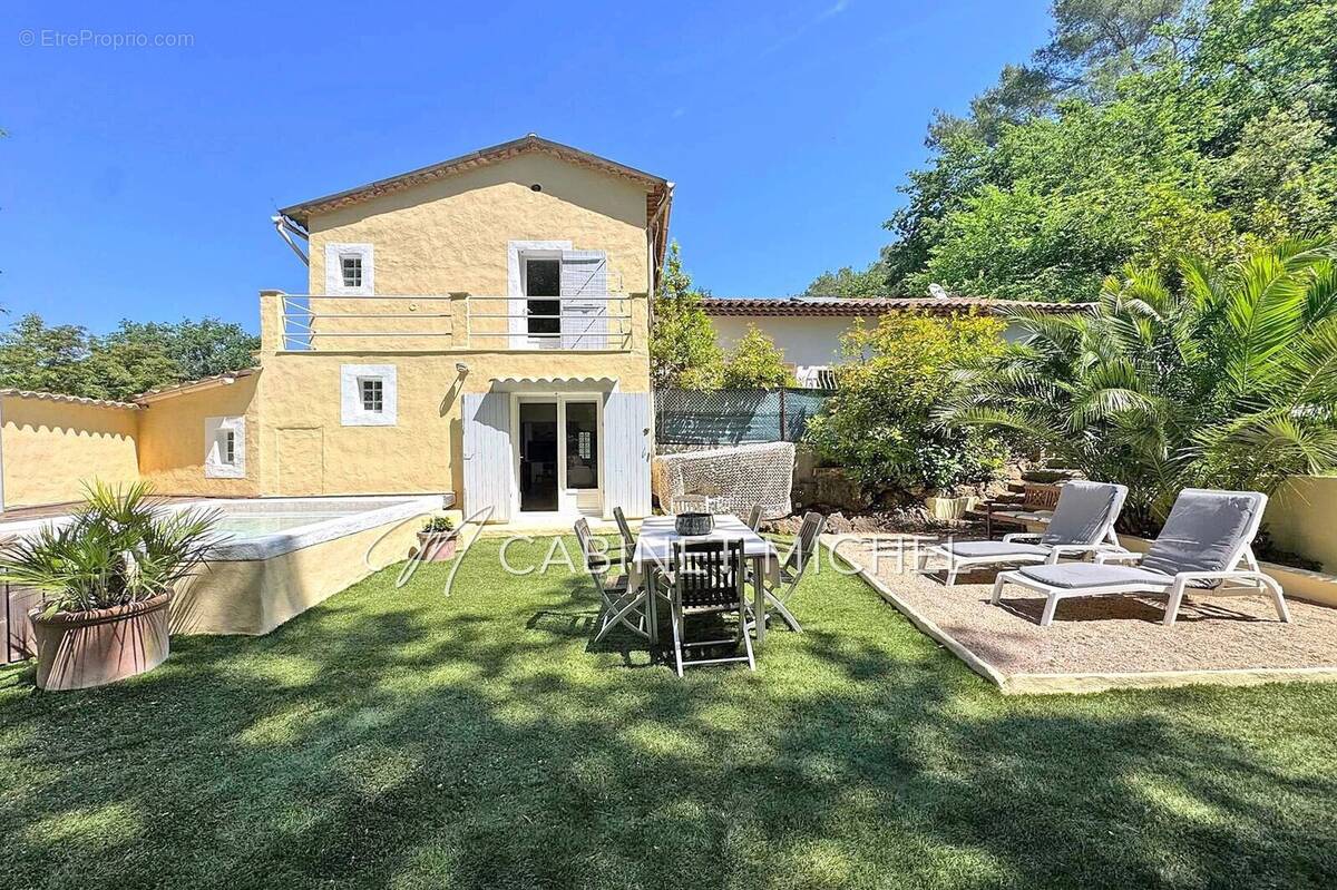 Maison à ROQUEFORT-LES-PINS
