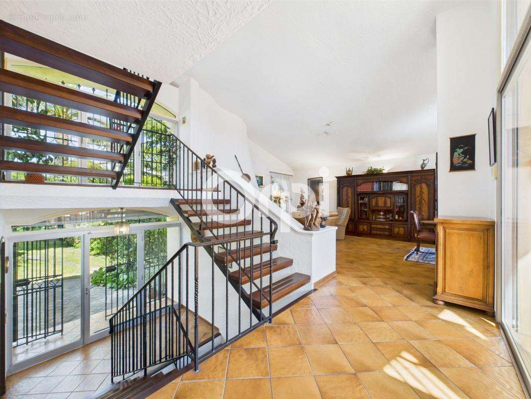 Maison à MANDELIEU-LA-NAPOULE