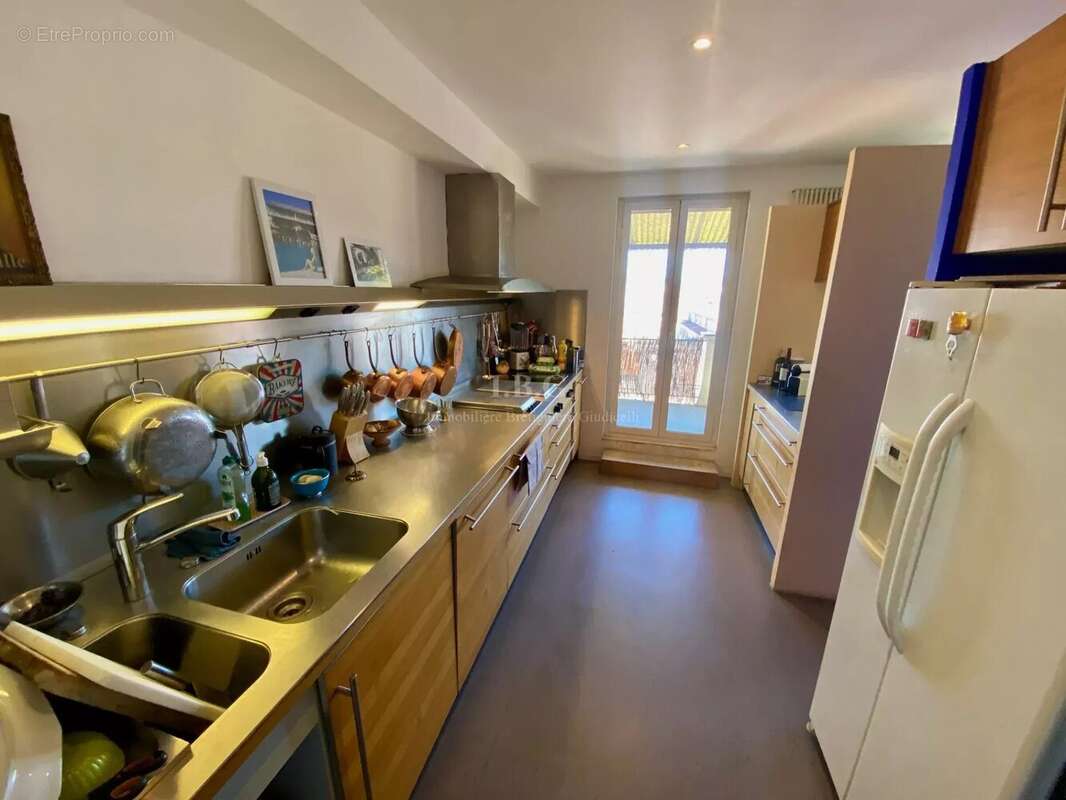 Appartement à MARSEILLE-6E