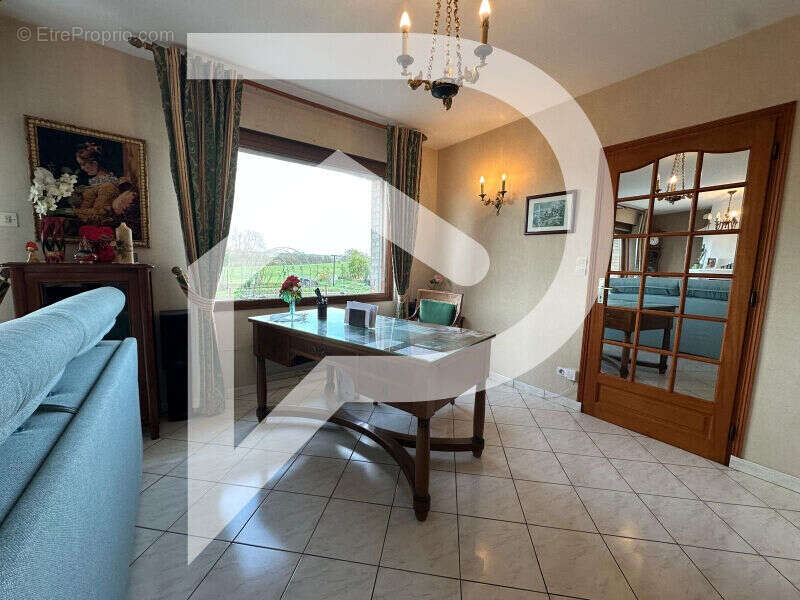 Maison à CREVECOEUR-SUR-L&#039;ESCAUT