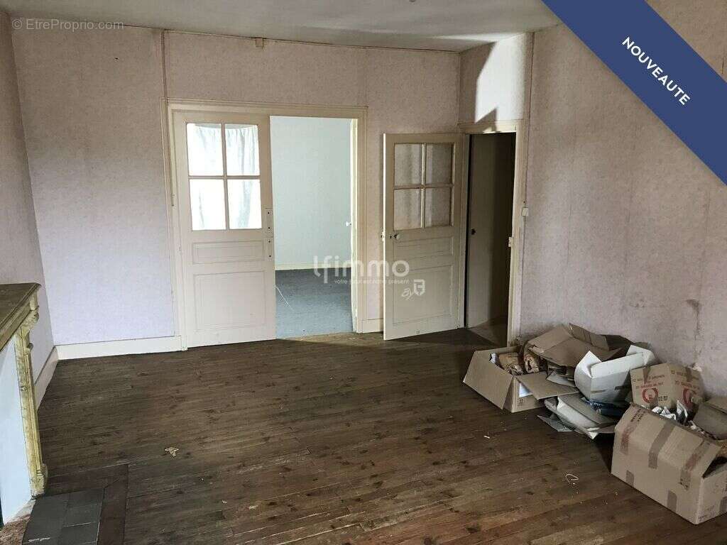 Maison à SAUVIAT-SUR-VIGE