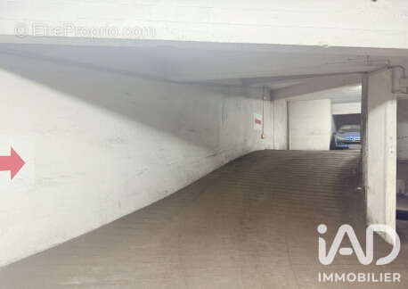 Parking 10 m² à Paris-9e  - photo 3