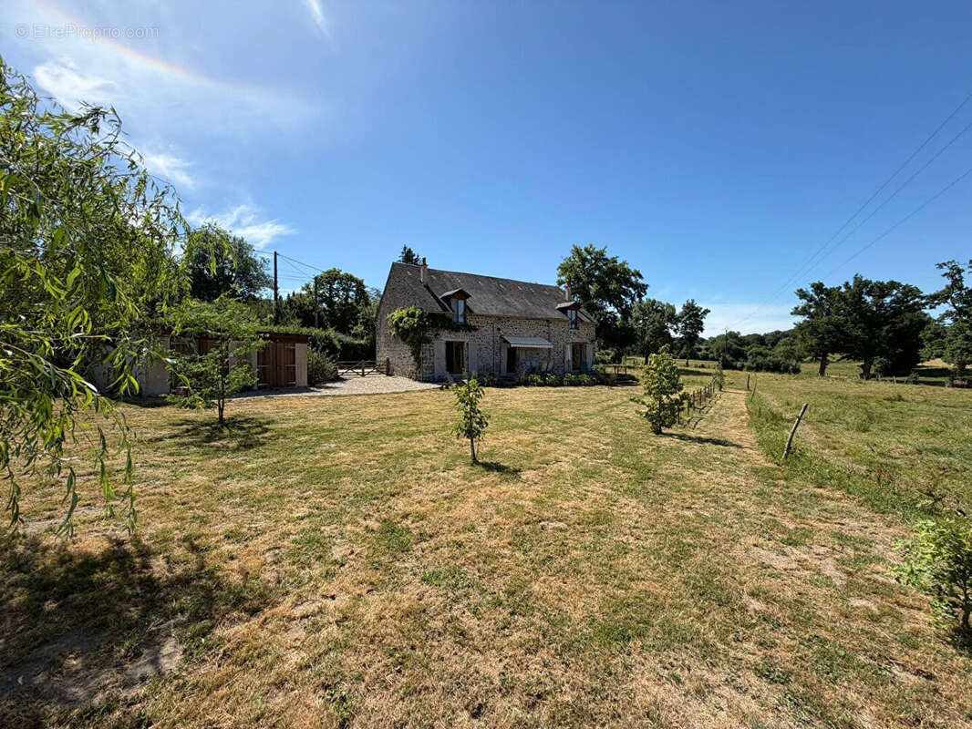 CREUSE - Grange de charme avec prairie aux portes de La Souterraine - photo 2
