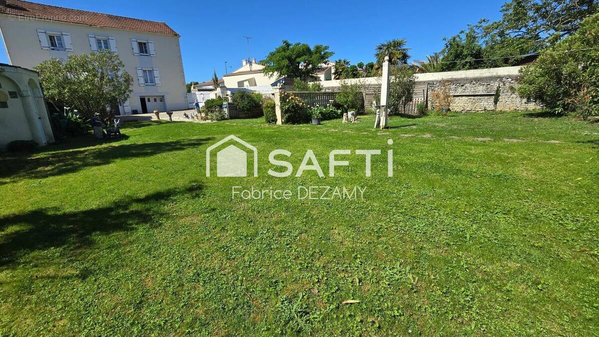 Photo 1 - Maison à MOUZEUIL-SAINT-MARTIN