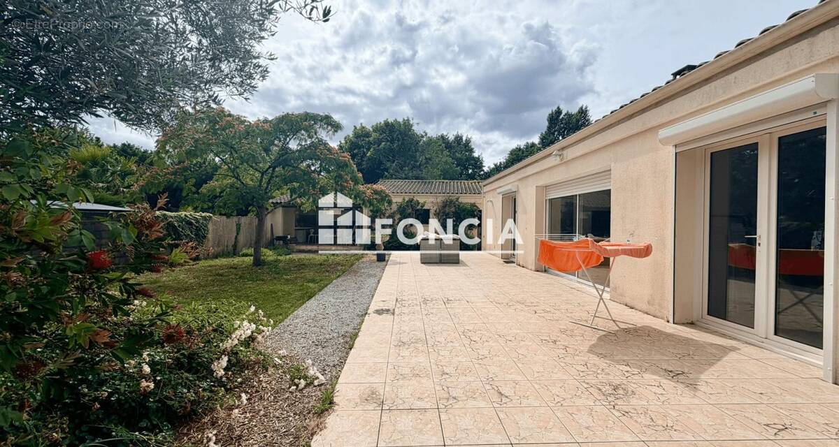 Maison à BLANQUEFORT