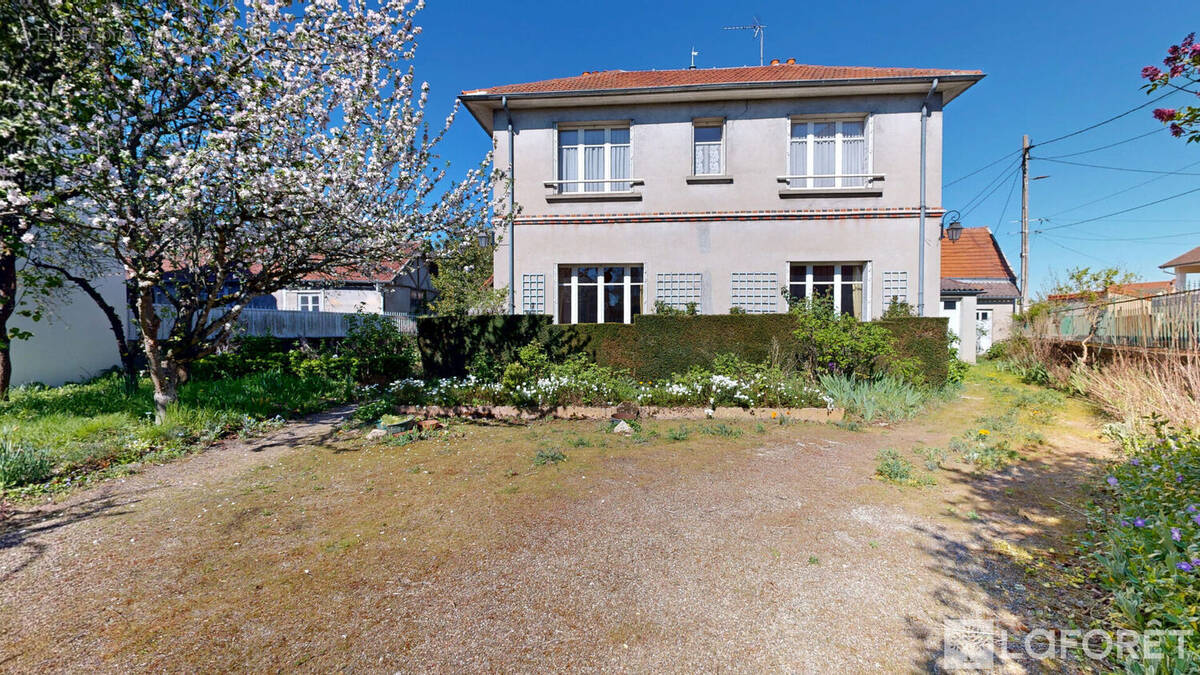 Maison à YZEURE