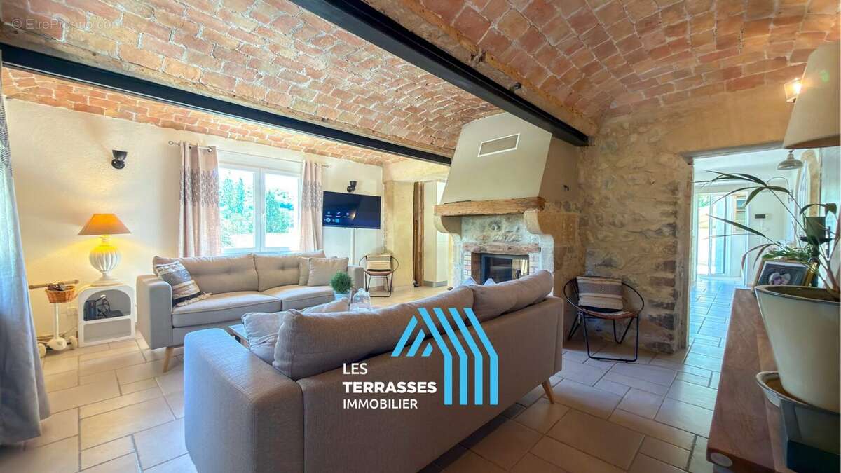 Maison à MIRMANDE