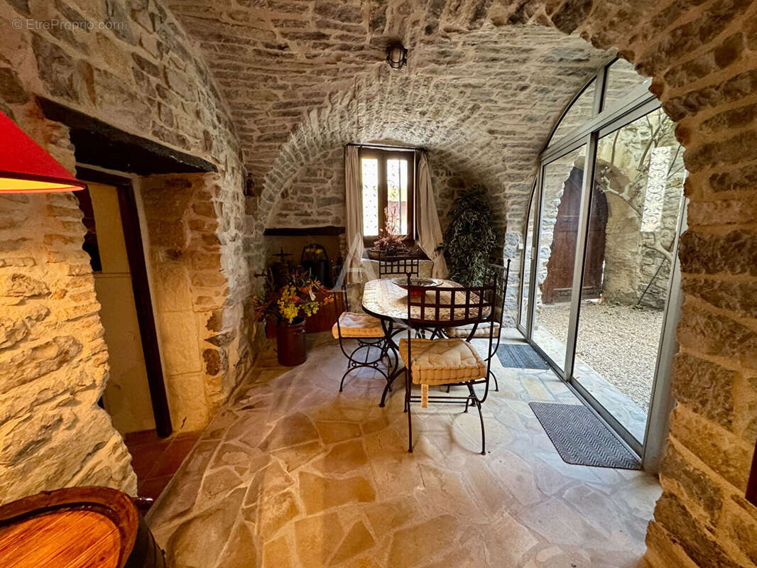 Maison à CLARENSAC