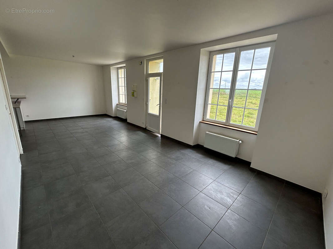 SAINT DERRIEN- Maison + hangar - 6- pièces- 91 m2 - photo 3