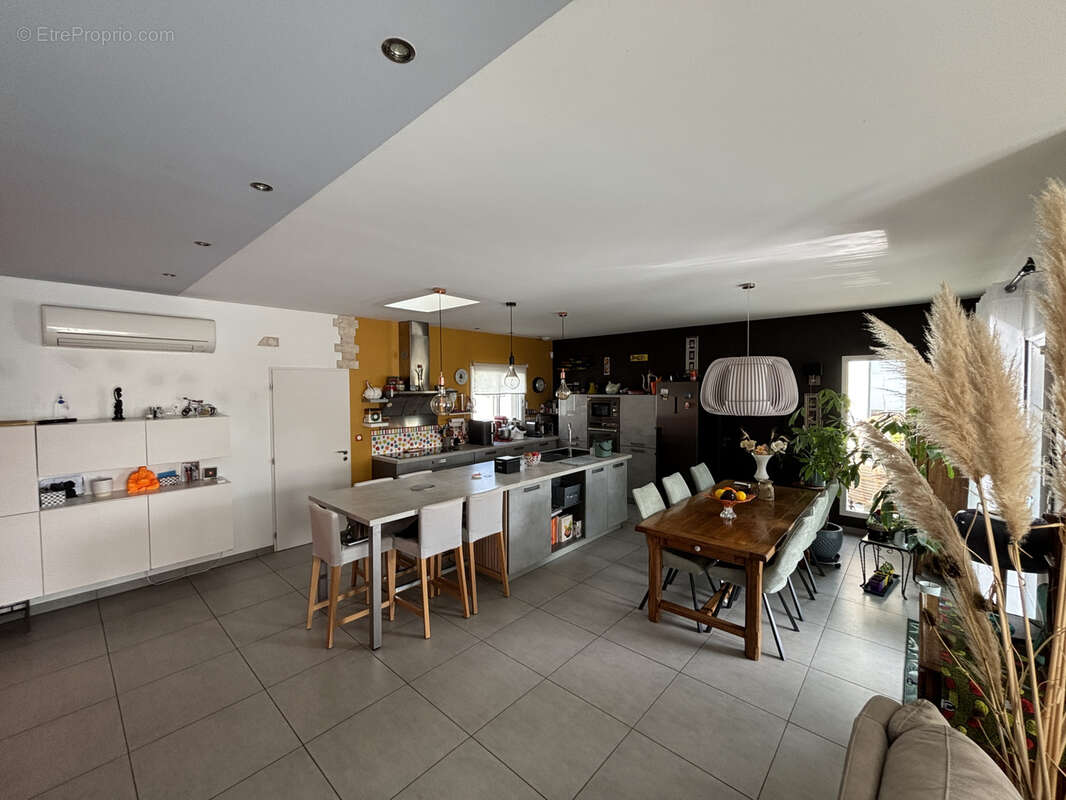 Maison à SAINT-MARCEL-LES-VALENCE