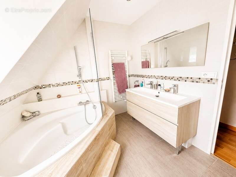 GOUESNOU – Maison familiale 5 chambres avec jardin paysager – Emplacement recherché - photo 12