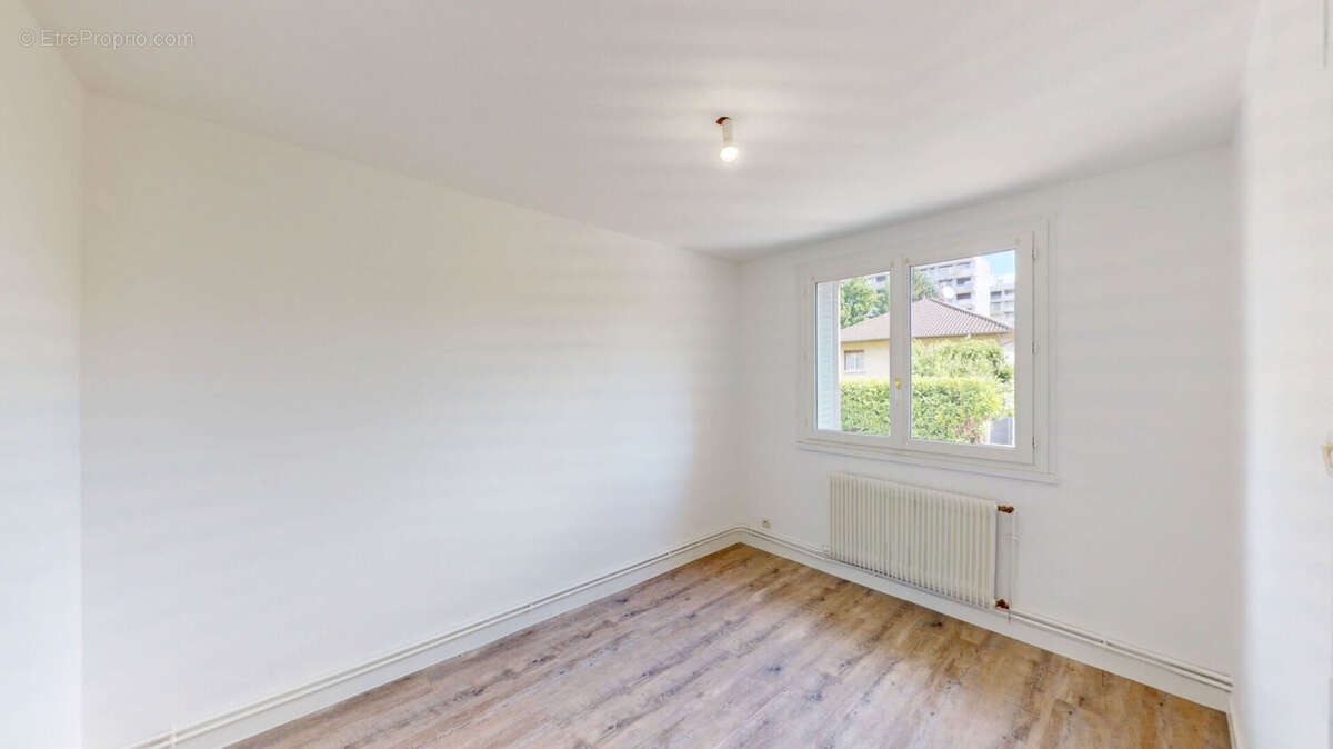 Appartement à SAINT-MARTIN-D'HERES