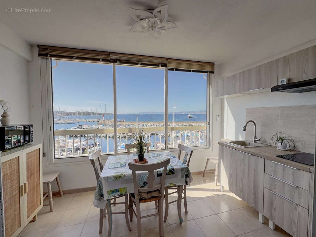 Appartement à SIX-FOURS-LES-PLAGES