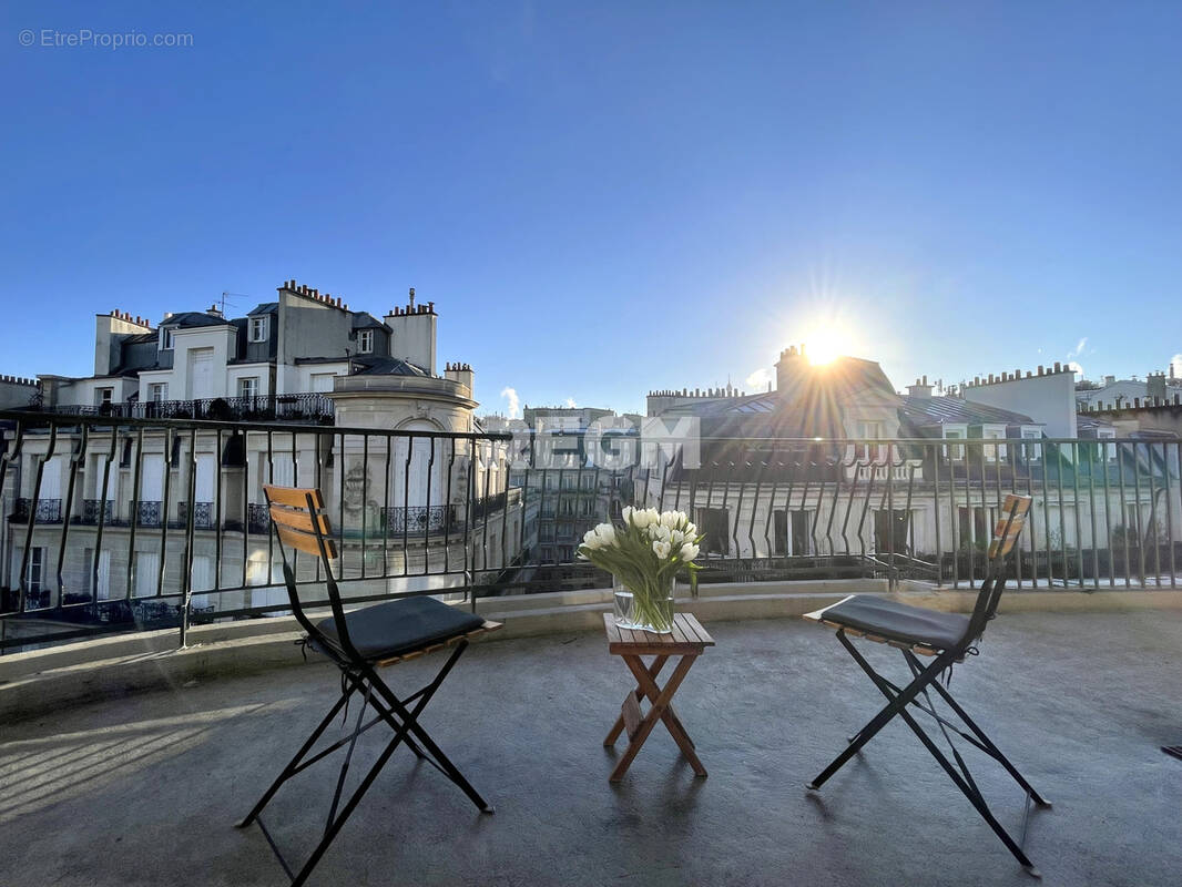 Appartement à PARIS-16E