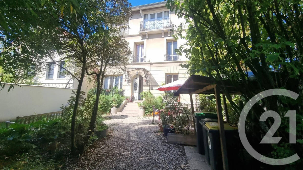 Maison à SAINT-MAUR-DES-FOSSES