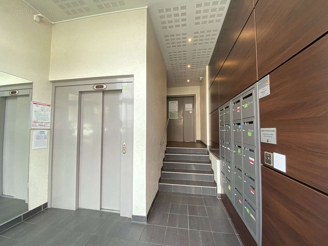 Appartement avec balcon sud et parking privatif, SAINT SERVAN Quai du Val - photo 11
