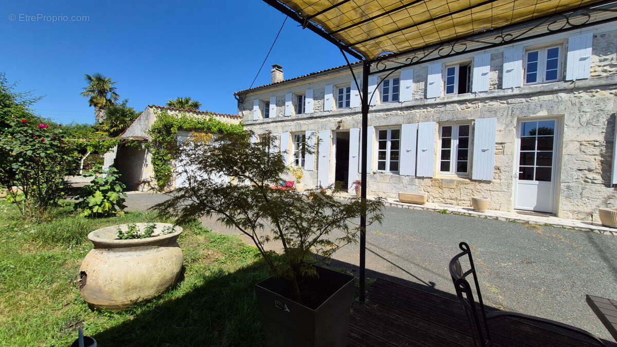 Maison à FONTCOUVERTE