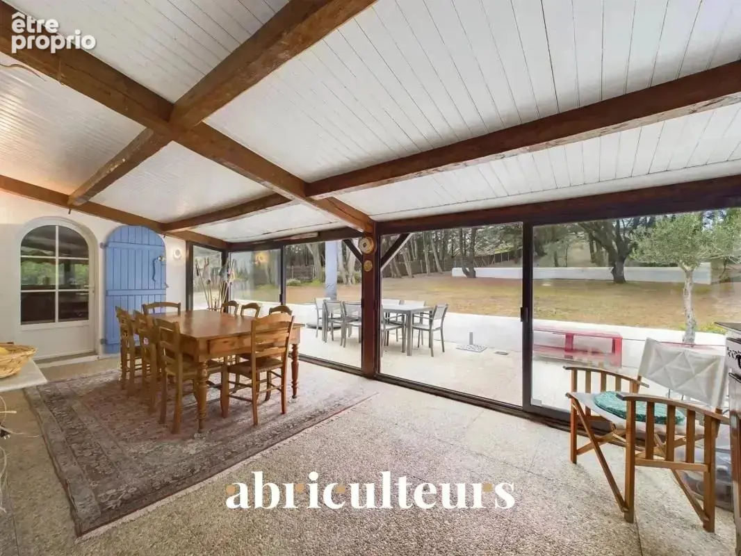 Grande villa de 200m² en front de mer  Très belle parcelle aux multiples possibilités en vente à L'Épine (85740) - photo 2
