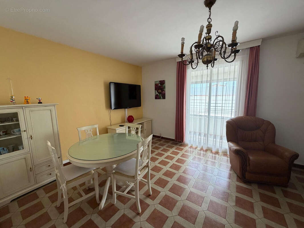 Marignane,  villa 3 logements, garage, terrain de 392 m2, fort potentiel - photo 4