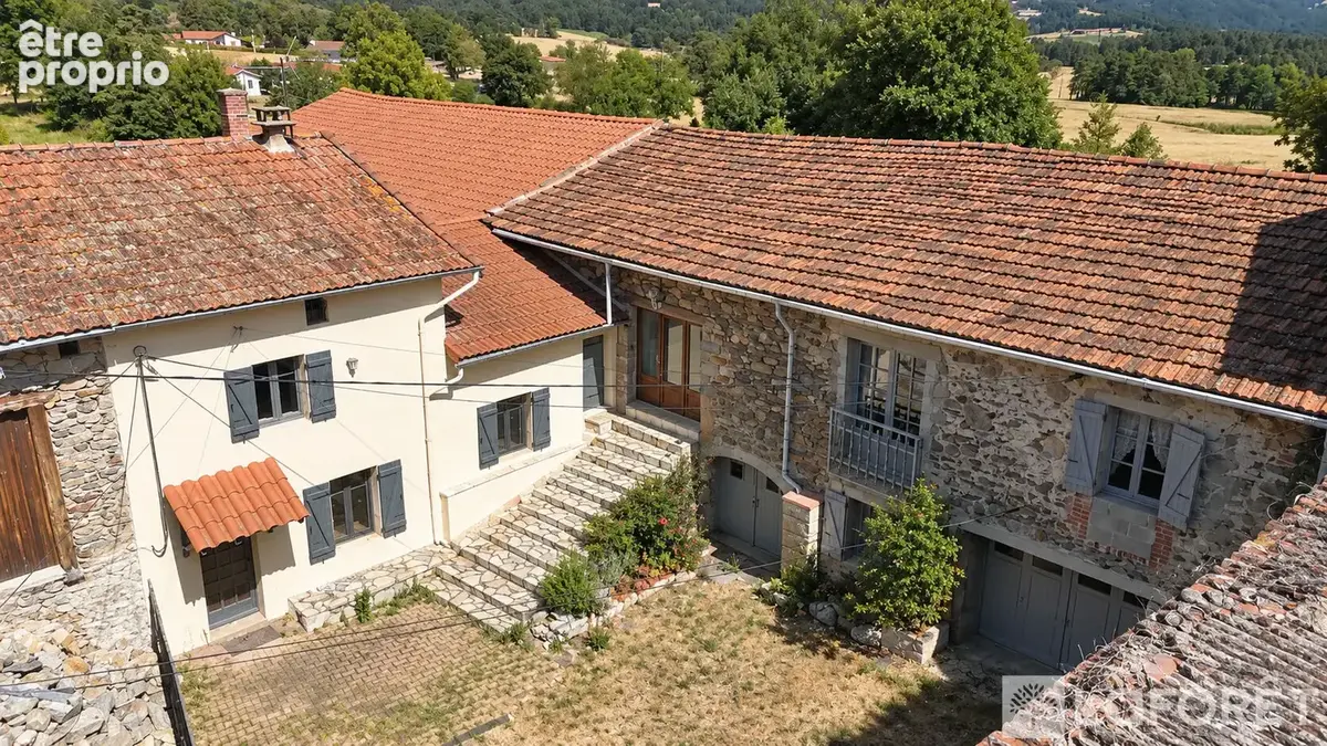Deux maisons, un fort potentiel, à seulement 5 minutes de Retournac ! - photo 2