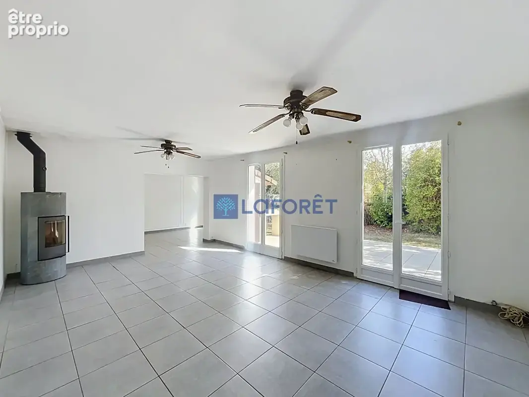 Maison 6 pièces 4 chambres - Quartier des fleurs - SAINT-PIERRE-DU-PERRAY - photo 2
