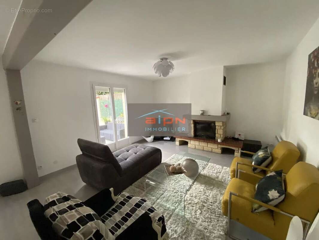 Maison à SAINT-ETIENNE-DU-ROUVRAY