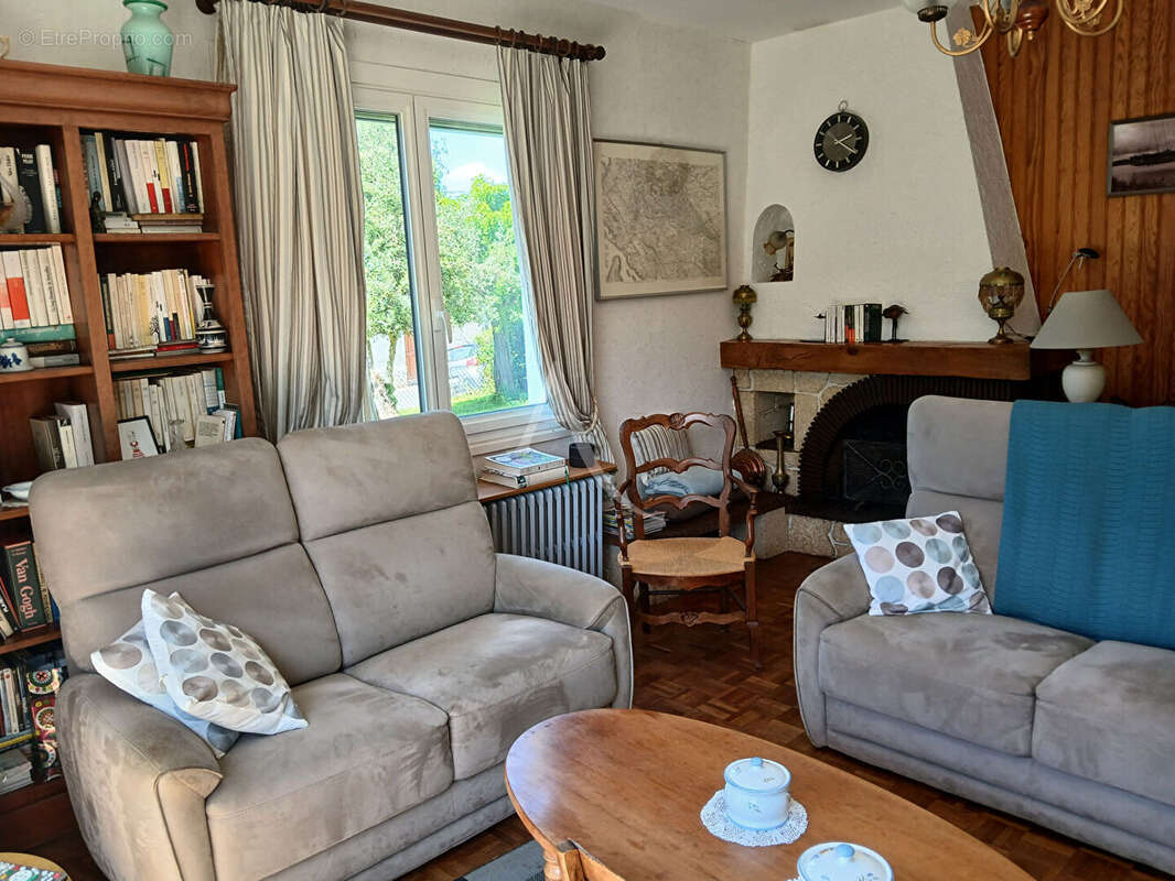 Maison à SAINT-GEORGES-DES-COTEAUX