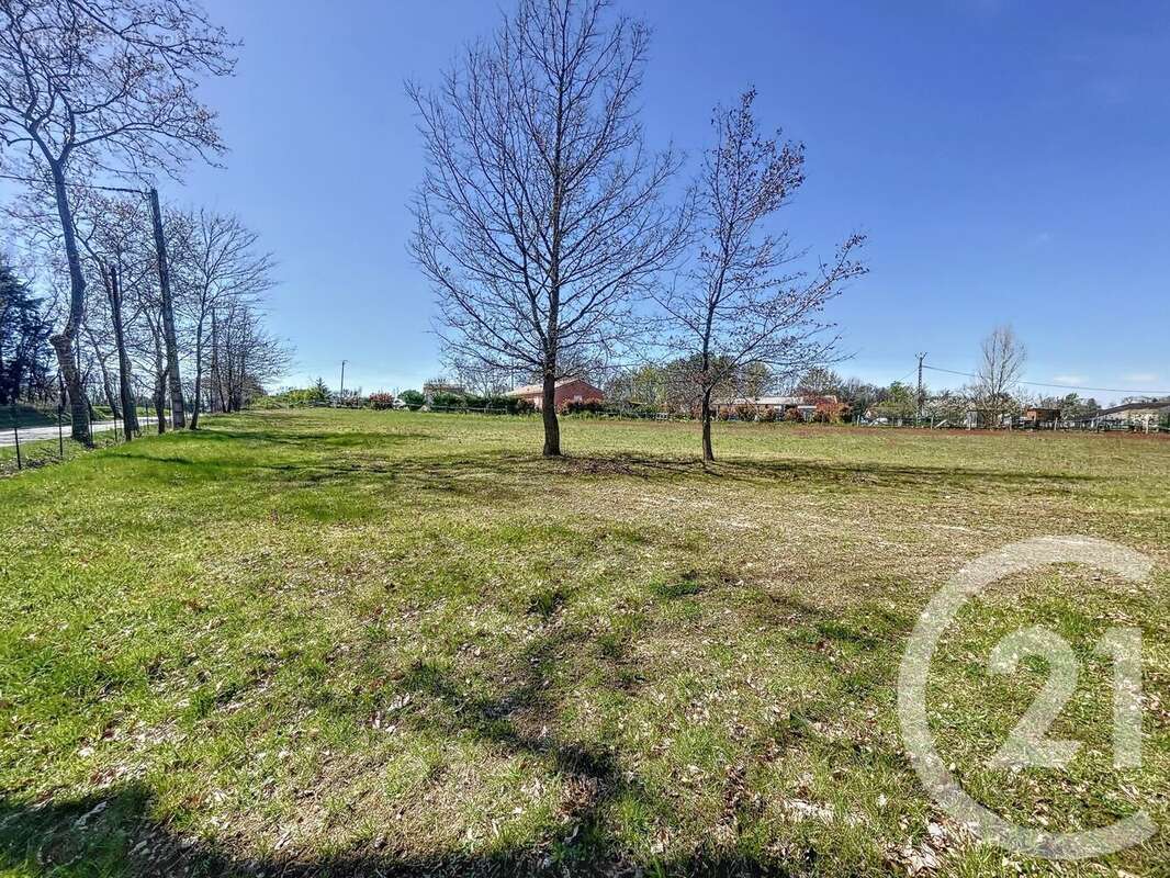 Terrain à LABASTIDE-SAINT-PIERRE