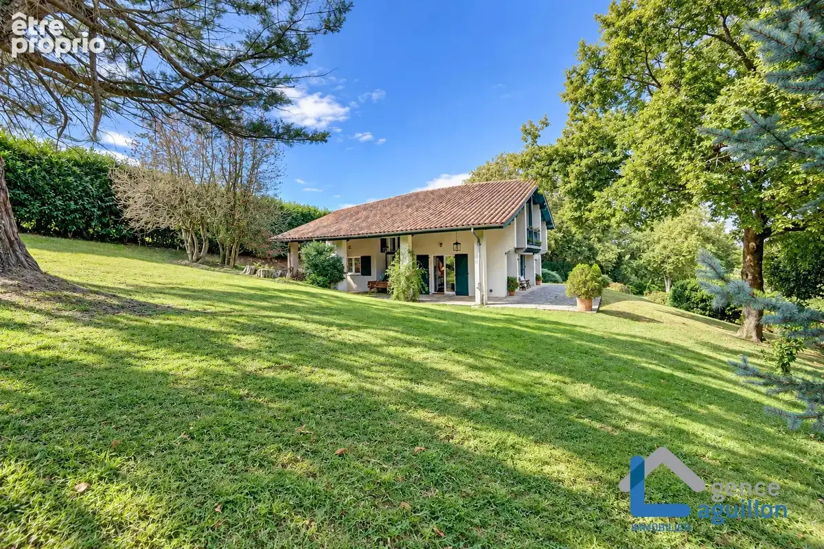 Belle maison basque sur parcelle de 6385m2 au calme - photo 2