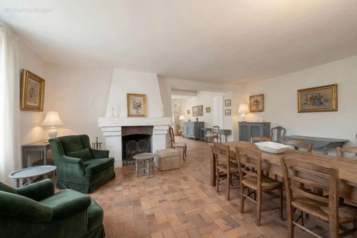 Maison à DAMPIERRE-EN-YVELINES