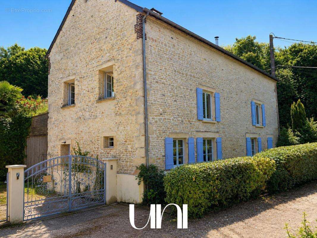 Maison à MEZIDON-CANON