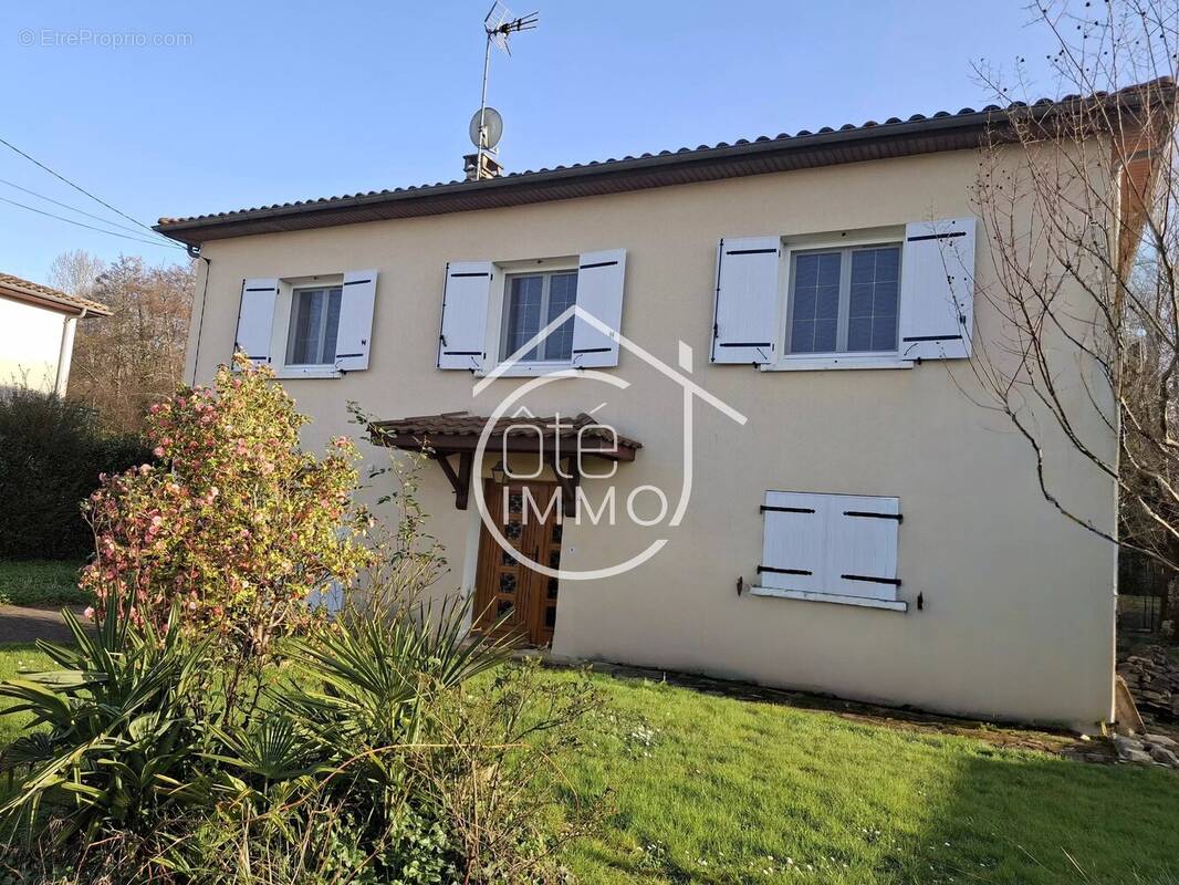 Maison à COURS-DE-PILE