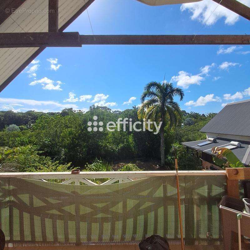 Appartement à REMIRE-MONTJOLY
