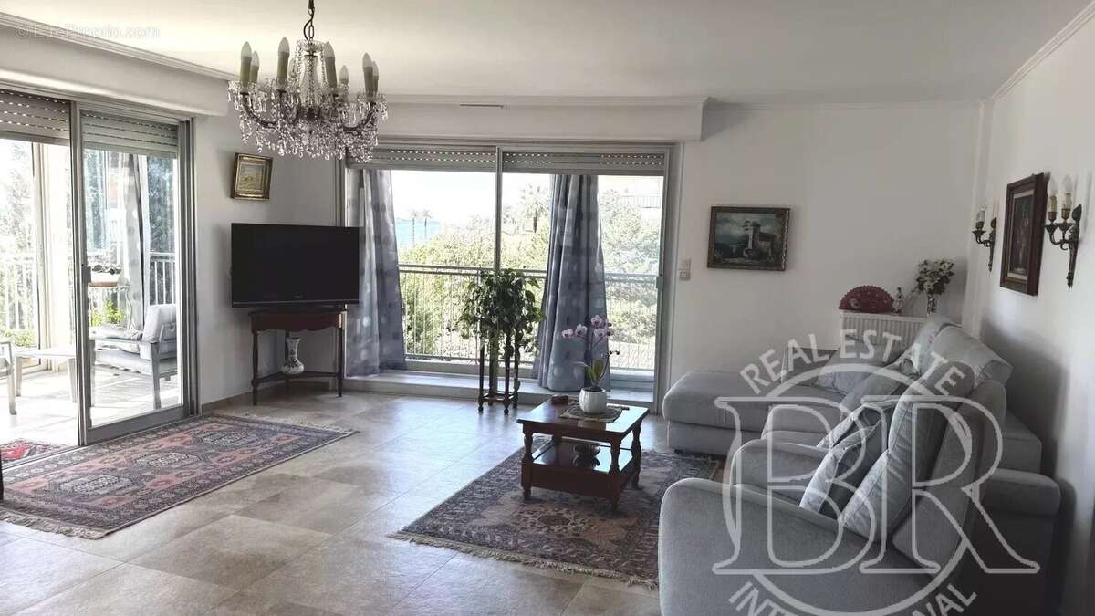 Appartement à VALLAURIS